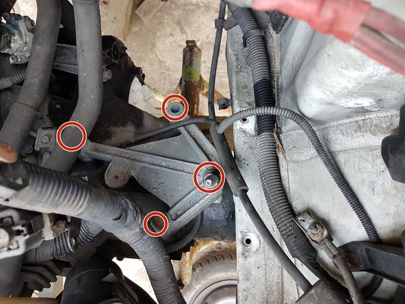 Sous le support de boite, il y a un autre support sur la boite qui sert pour mettre des cables.