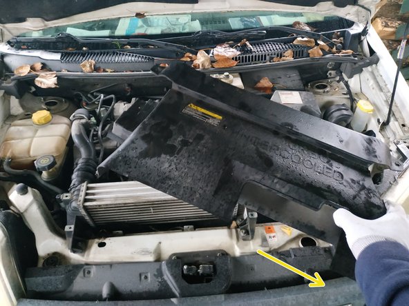 retirer les 4 vis de maintien du déflecteur, clé torx T30