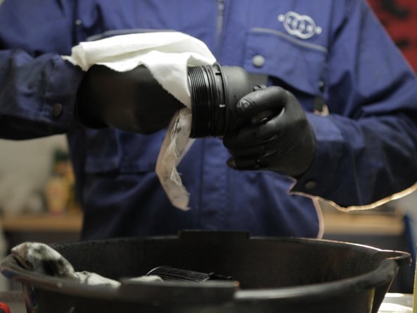 Nettoyer la cloche avec du nettoyant frein