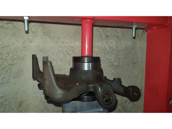 Enfoncez le roulement jusqu'à sa butée.