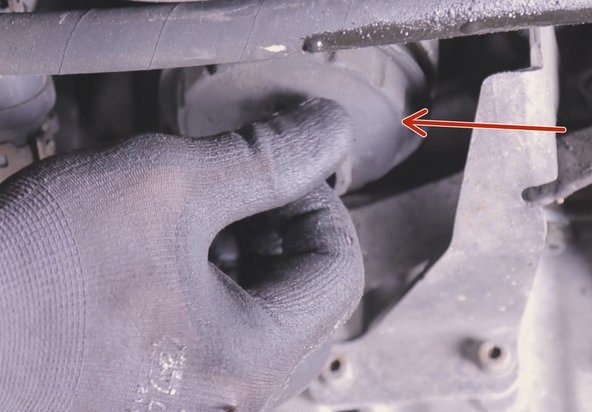 Dévisser le filtre à la main puis retirer le