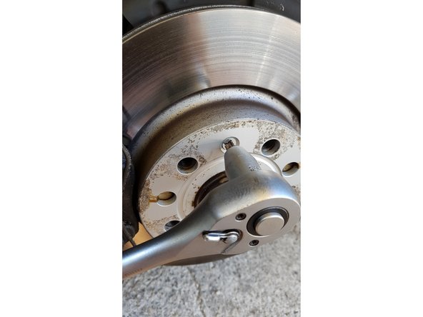 Retirez le disque en tirant dessus.