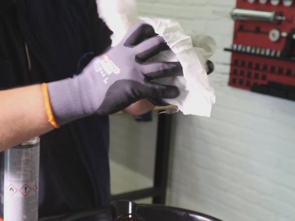 Nettoyer la cloche de du filtre à huile