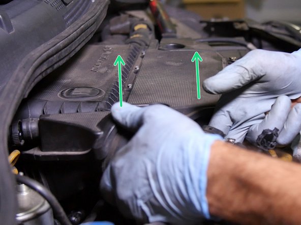 De clipser le manchon d'aspiration vers le bas