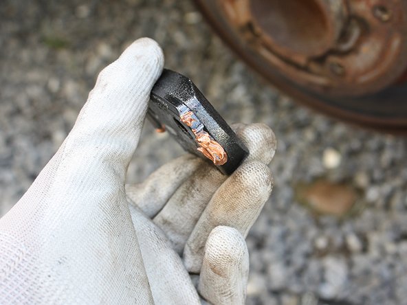 
Apply copper grease to the pads at the pad-caliper contact areas, this will facilitate pad insertion and limit noise when braking.
