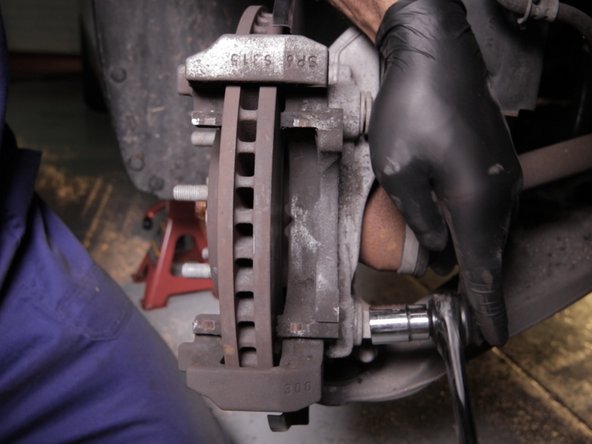 Retirer les deux vis