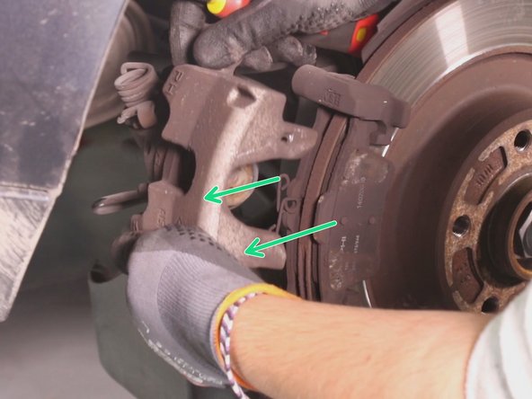 Posez-le derrière le disque ou accrochez le à la suspension à l'aide d'un fil de fer