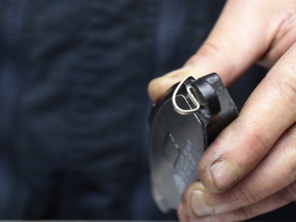 Placer les accroches des plaquette aux extrémités