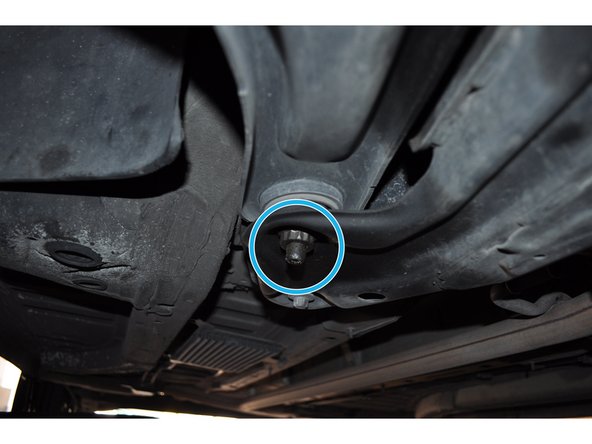 Faire de même sur l'autre point de fixation du triangle.