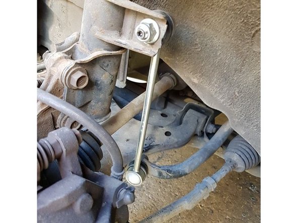 Vous pouvez vissé les 2 écrous qui la maintienne à l'aide de la clé plate de 17 et en bloquant le pas de vis à l'aide du tournevis avec l'embout BTR 30.