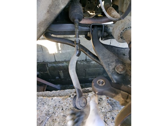 et dévisser la rotule extérieure