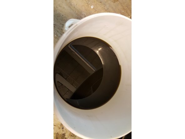 L'huile usagée dans le bac