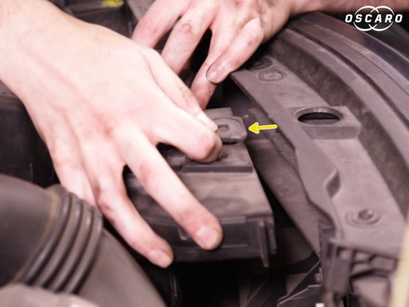 Pincer la languette et retirer la prise d'air