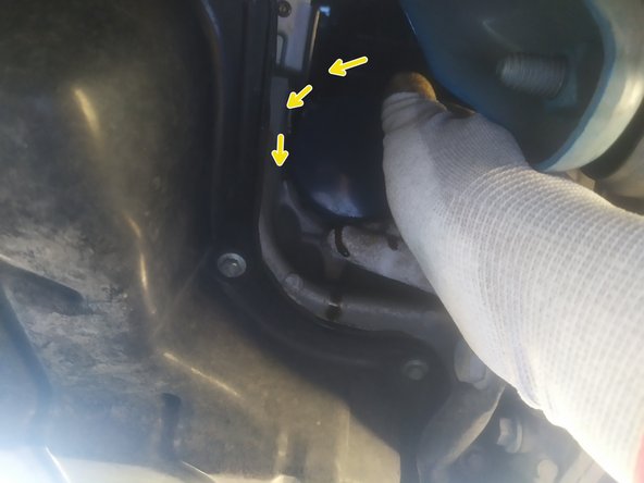 finir de dévisser à la main