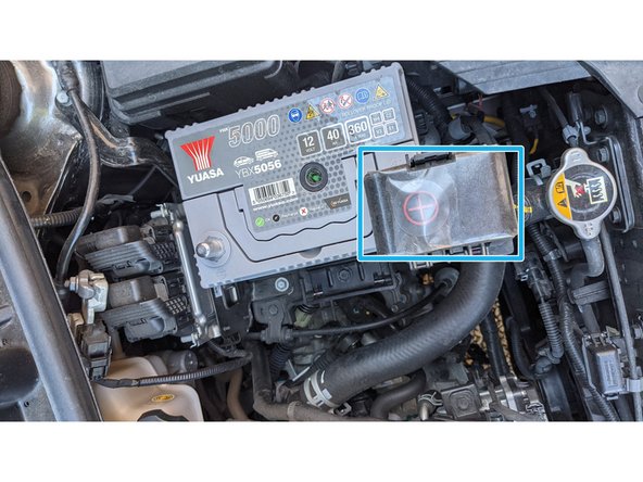 Fermer la boite du connecteur +.