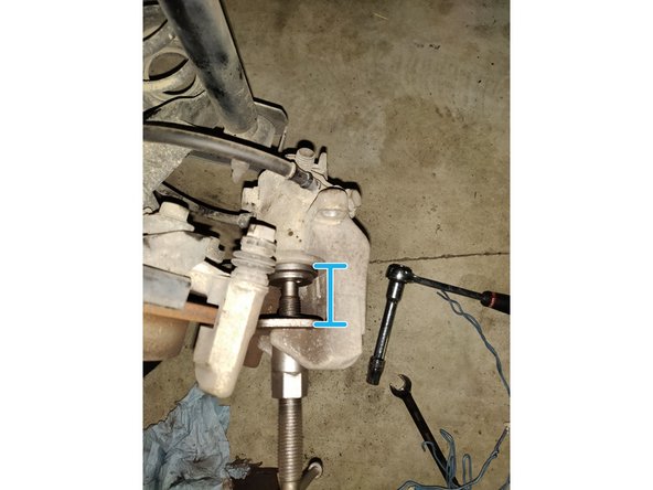 Le piston dispose de deux encoches pour pouvoir le faire tourner plus facilement