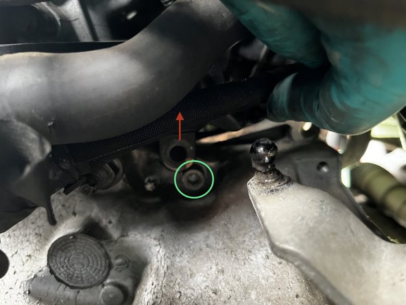 Tirer le support de câble et le placer un peu plus haut pour le sortir des tiges de fixations