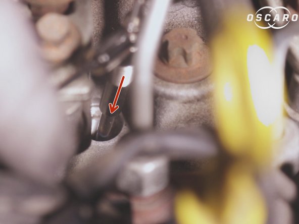 Repositionner delicatement la nouvelle bougie dans le puit