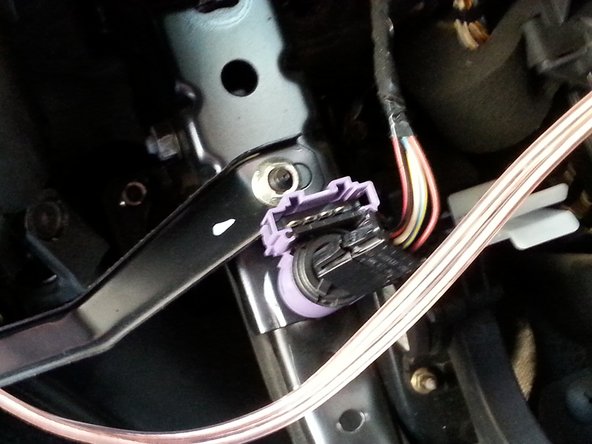 mettre le nouvel interupteur dans son emplacement puis faire 1/4 de tour vers la droite pour le fixer