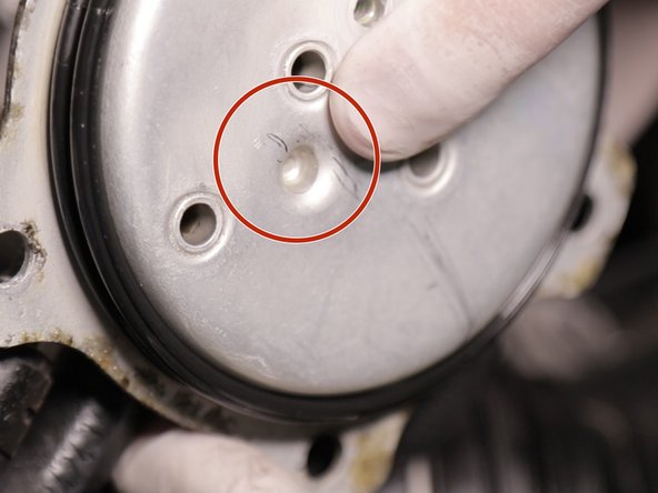 Replacer le couvercle,bien l’insérer dans l'encoche centrale