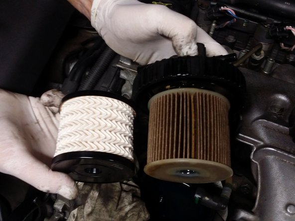 
Compare the gasket and filter with the new parts (the gasket is supplied with the filter)
