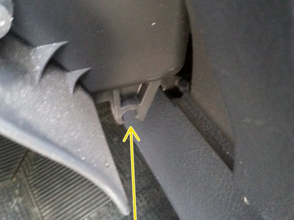 repositionner les clips de la boite à gants