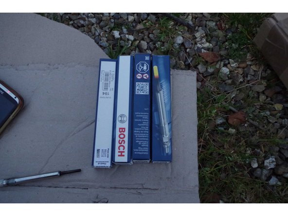 Inutile de dire que pour environ 11€ la bougie, vous les changez toutes ! Pas la peine d'engendrer une assymétrie entre les cylindres.