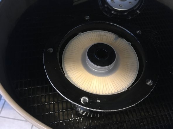 Installer la nouvelle cartouche dans le filtre