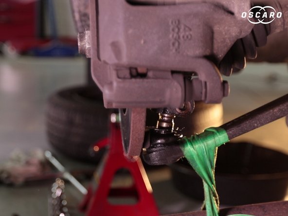 Faire levier jusqu'à voir le triangle sortir de la fusée