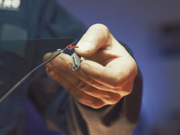 
Replace the old guide on top of the new glass
