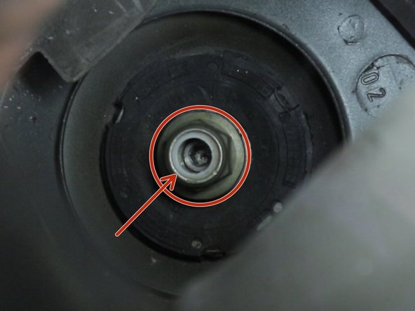 Bloquer l'écrou au dessus de la rondelle