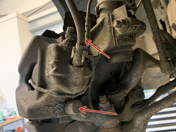 Retirer les deux caches de l'étrier