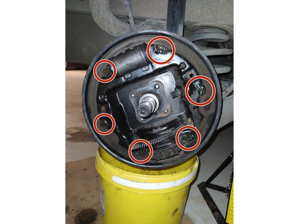 Graisser légèrement les points d'appuis des mâchoires (en rouge) avec la graisse fournie dans le kit. Un peu sachet suffit pour les deux côtés.