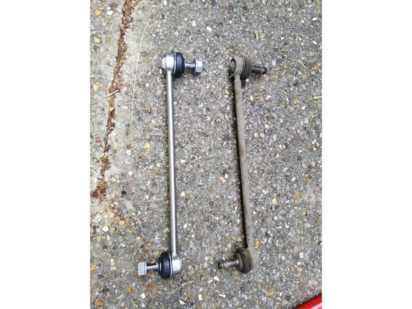 il est conseillé de changer la biellette droite et gauche, en même temps, car elles auront quasiment la même usure.