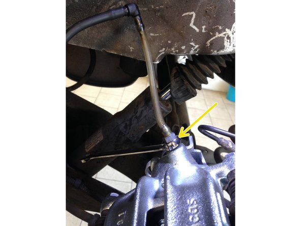 installé le bocal de récupération de liquide de frein