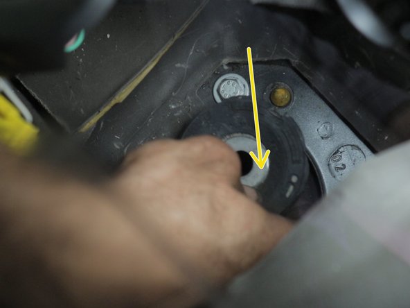 Replacer la rondelle sur la tête de l'amortisseur