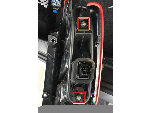 Dévisser les visses de la platine