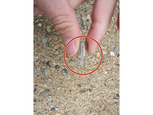 Comparer l'ancienne ampoule avec la nouvelle pour vérifier qu'elle correspond bien