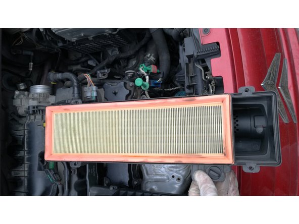 soulever le couvercle.