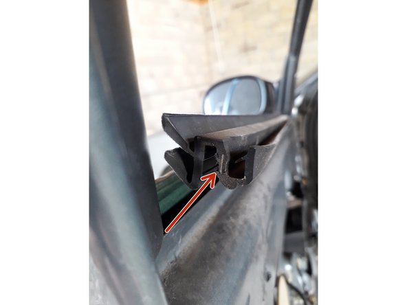 Déposer les joints lécheurs intérieur (et extérieur si nécessaire)