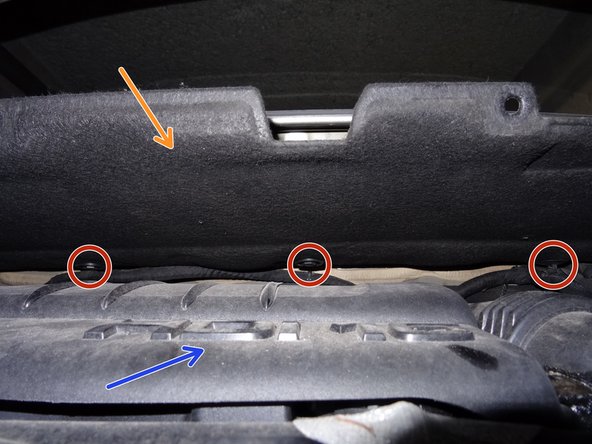 Déposer les 3 agrafes avec un tournevis