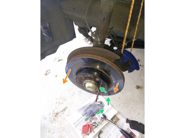 Dévisser la vis avec une clé allen de 6