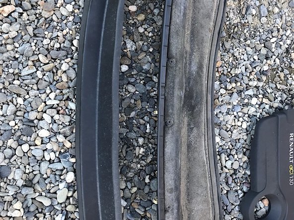 Enlever les 2 caches en tirant vers sois ( image 3)