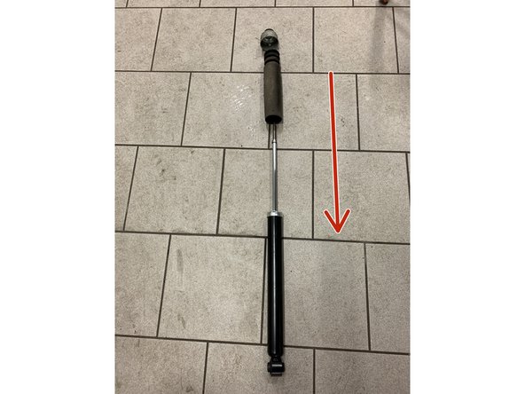 Installer le cache de l'amortisseur sur la nouvelle pièce