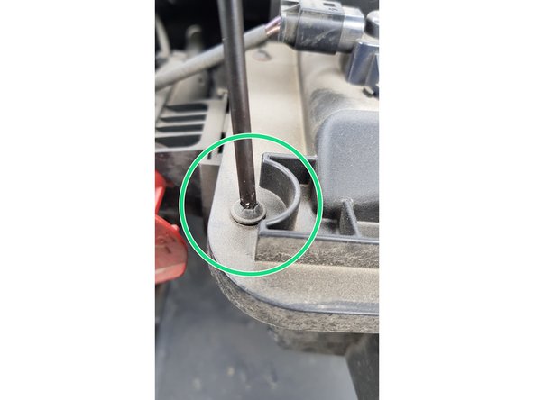 Le changement du filtre à air est maintenant terminé, vous pouvez refermé votre capot.