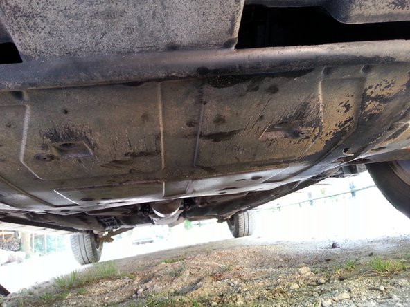 remettre la plaque de protection sous le moteur et visser les 4 vis