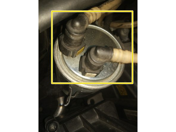 On débranche les deux connecteurs en appuyant sur les deux cotés et en tirant doucement en même temps