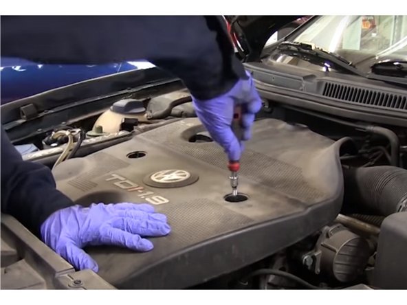 Repositionner le cache moteur