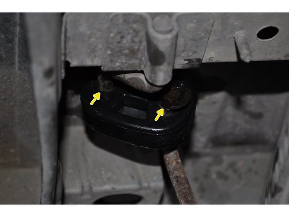 Descendre le cric et vérifier le bon maintien de l'échappement.