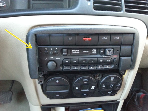 clipser le cache en plastique photo 2